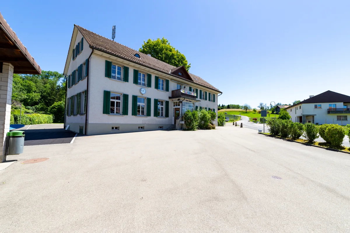 Das Schulhaus Auslikon hat immer kleinere Klassen.