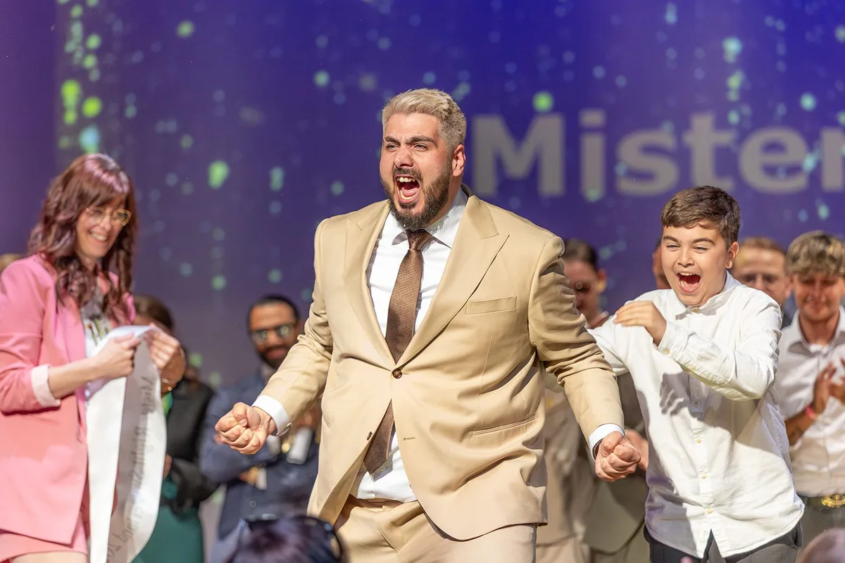 Die Finalisten des Swiss Mens Award auf der Bühne im Stadthofsaal in Uster Die Finalisten des Swiss Mens Award auf der Bühne im Stadthofsaal in Uster