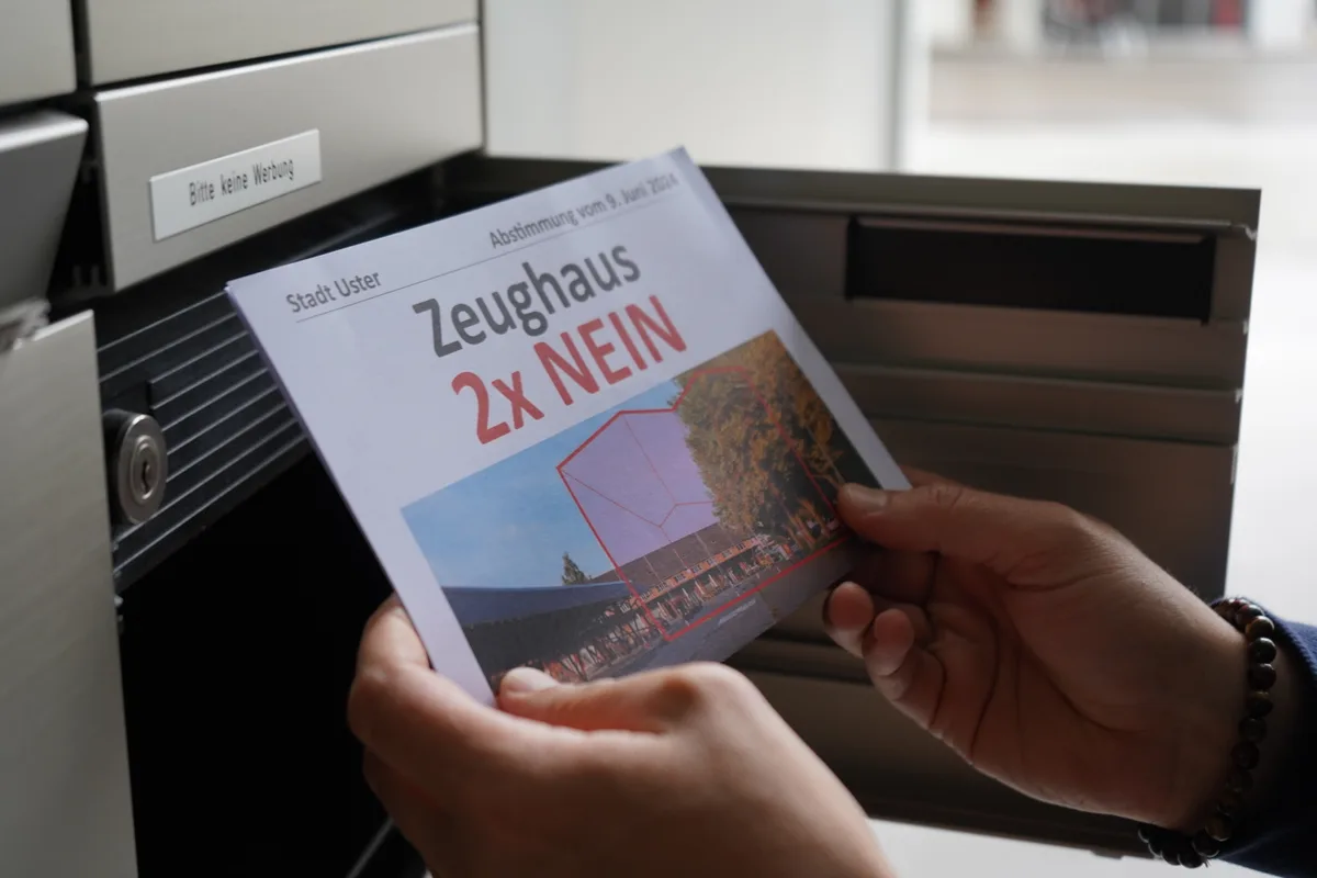 Ein Flyer der BPU im Briefkasten