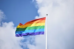 Vor dem Stadthaus in Illnau-Effretikon weht künftig eine Regenbogenflagge während dem Pride Festival. Vor dem Stadthaus in Illnau-Effretikon weht künftig eine Regenbogenflagge während dem Pride Festival.