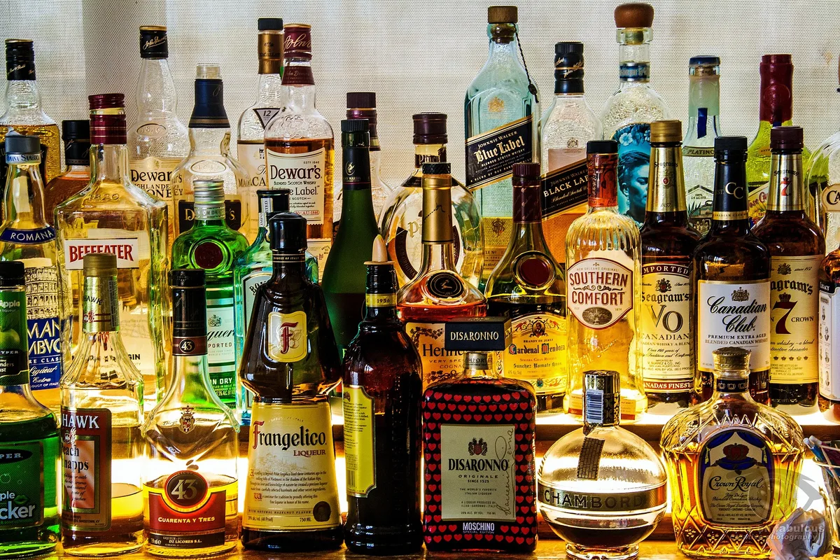 Die Regeln sind klar: An Jugendliche unter 16 darf kein Alkohol verkauft werden. (Symbolbild)