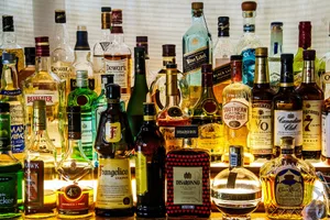 Die Regeln sind klar: An Jugendliche unter 16 darf kein Alkohol verkauft werden. (Symbolbild) Die Regeln sind klar: An Jugendliche unter 16 darf kein Alkohol verkauft werden. (Symbolbild)