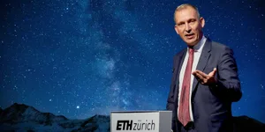 Thomas Zurbuchen ist ein schweizerisch-US-amerikanischer Astrophysiker. Im Sommer 2023 übernahm er als Professor für Weltraumwissenschaft und -technologie die Leitung von ETH Zürich Space. Er war von Oktober 2016 bis Ende 2022 Wissenschaftsdirektor der NASA. Und er ist Ustertagredner 2025. Thomas Zurbuchen ist ein schweizerisch-US-amerikanischer Astrophysiker. Im Sommer 2023 übernahm er als Professor für Weltraumwissenschaft und -technologie die Leitung von ETH Zürich Space. Er war von Oktober 2016 bis Ende 2022 Wissenschaftsdirektor der NASA. Und er ist Ustertagredner 2025.