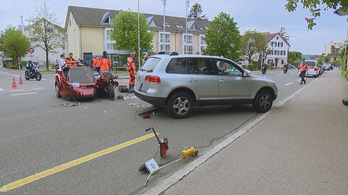 Vier Personen wurden verletzt. unfall love ride
