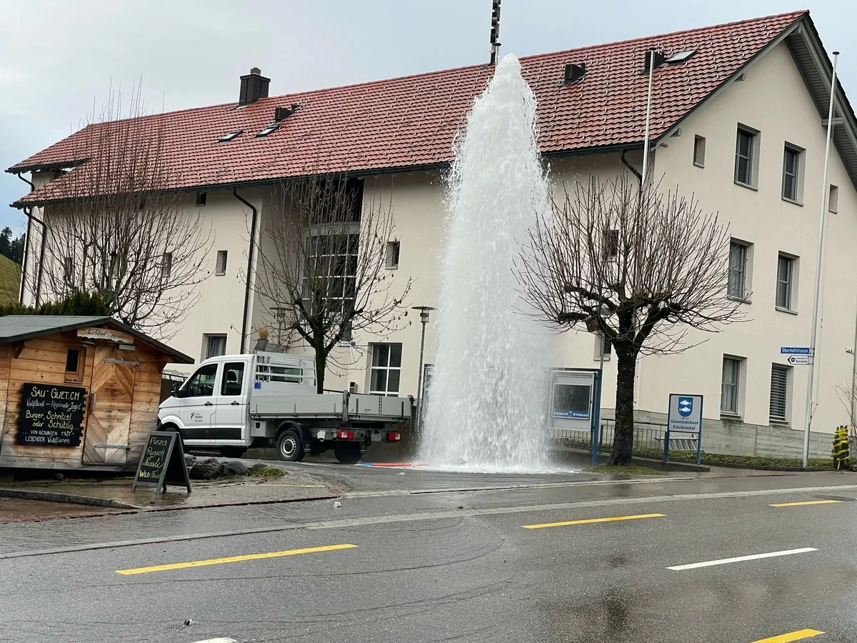 Bellagio Hotel oder Gemeindeverwaltung Fischenthal? Ein Wasserspektakel ist zeitweise an beiden Orten zu bewundern. Bellagio Hotel oder Gemeindeverwaltung Fischenthal? Ein Wasserspektakel ist zeitweise an beiden Orten zu bewundern.