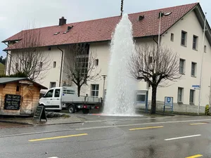 Bellagio Hotel oder Gemeindeverwaltung Fischenthal? Ein Wasserspektakel ist zeitweise an beiden Orten zu bewundern. Bellagio Hotel oder Gemeindeverwaltung Fischenthal? Ein Wasserspektakel ist zeitweise an beiden Orten zu bewundern.