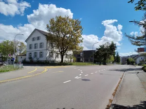60 Tage lang durften Autos hier nicht links in die Schulhausstrasse abbiegen. Vielen Anwohnern passte diese Massnahme nicht. 60 Tage lang durften Autos hier nicht links in die Schulhausstrasse abbiegen. Vielen Anwohnern passte diese Massnahme nicht.