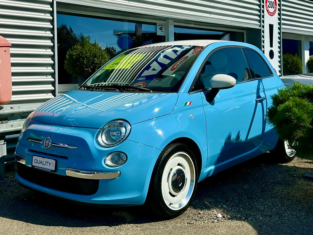 Auf dem Bild sind Autos des Auto Center Wetzikon zu sehen.