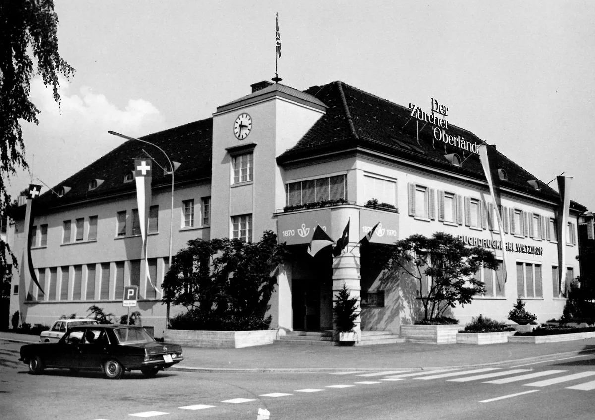 Gebäude der Buchdruckerei Wetzikon AG respektive der Zürcher Oberland Medien AG an der Rapperswilerstrasse 1 in Wetzikon Medienhaus, Aufnahme anlässlich 100 Jahre Buchdruckerei AG 15. Juni 1970