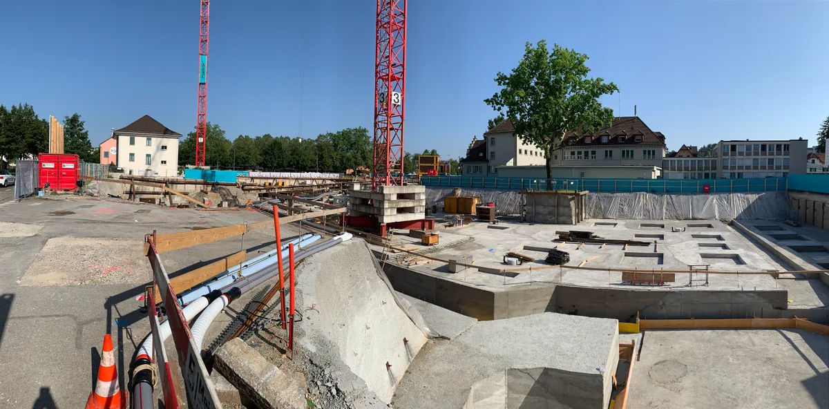 Baustelle der Überbauung Gerichtsplatz-Areal Uster zwischen Zürichstrasse und Berchtoldstrasse.