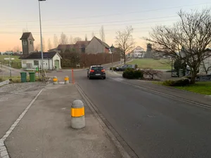 12098393-5 Wetzikon Schönenwerdstrasse im Robank Ploler und enge Strassen Verkehr Unfall am 19.12.20