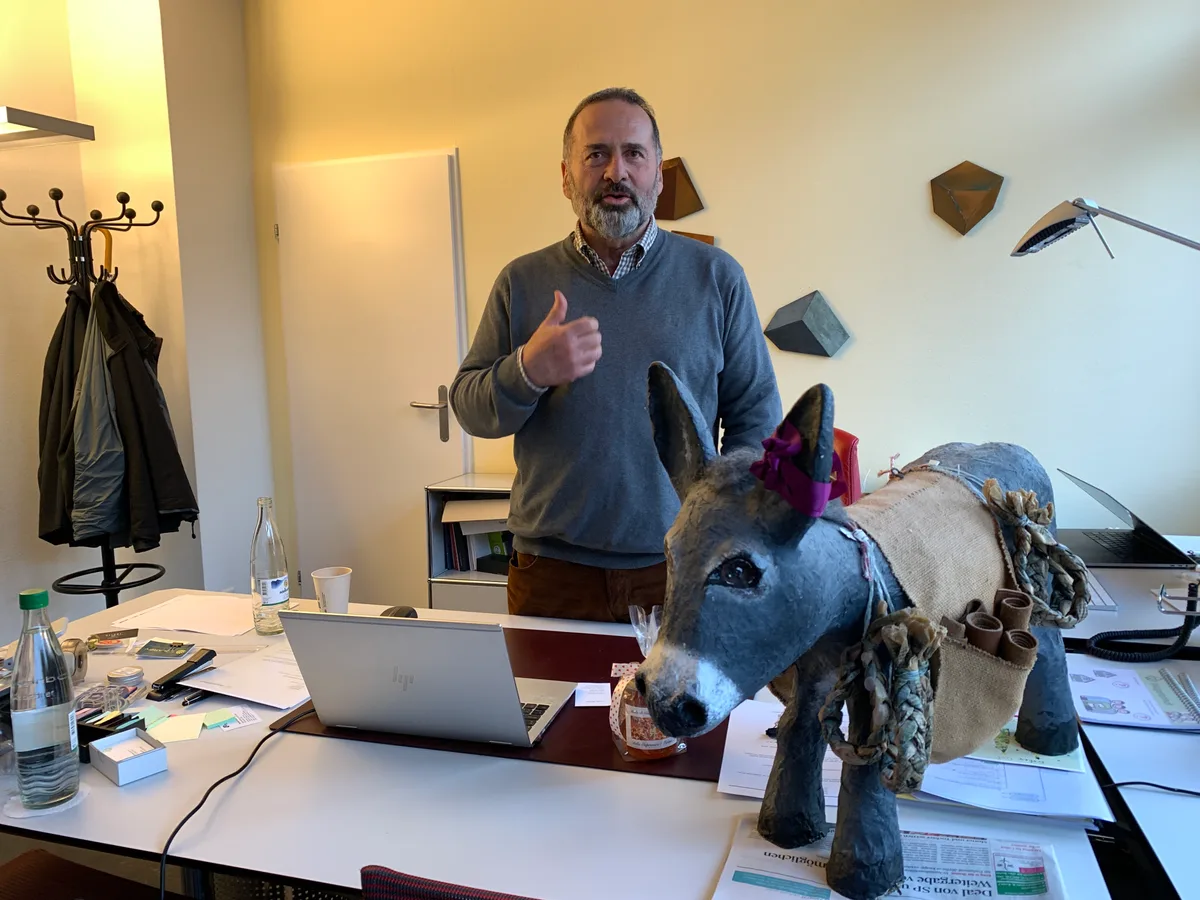 Wechsel des CEO im Wagerenhof Uster von Andreas Dürst (im grauen Pulli) zu Luk De Crom (beiger Pulli); Ansichten des Wagerenhofs am 22.2.2023 mit Altbau, der saniert wird, und zwei 2021 bezogenen Neubauten