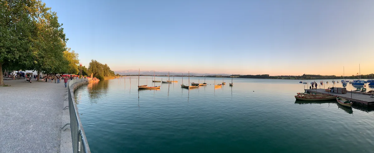 Die wunderschöne Morgenstimmung am Pfäffikersee. Die wunderschöne Morgenstimmung am Pfäffikersee.