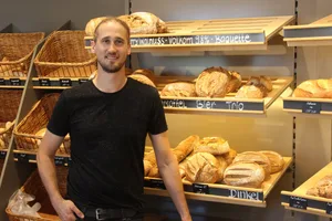 29297837-1 Martin Mayer von der Bäckerei Vuaillait konkurrenziert in Illnau seinen früheren Lehrmeister mit einem Tea-Room