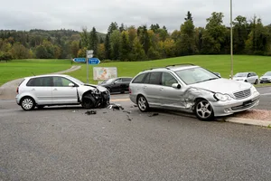 22386902-4 unfall hinwil