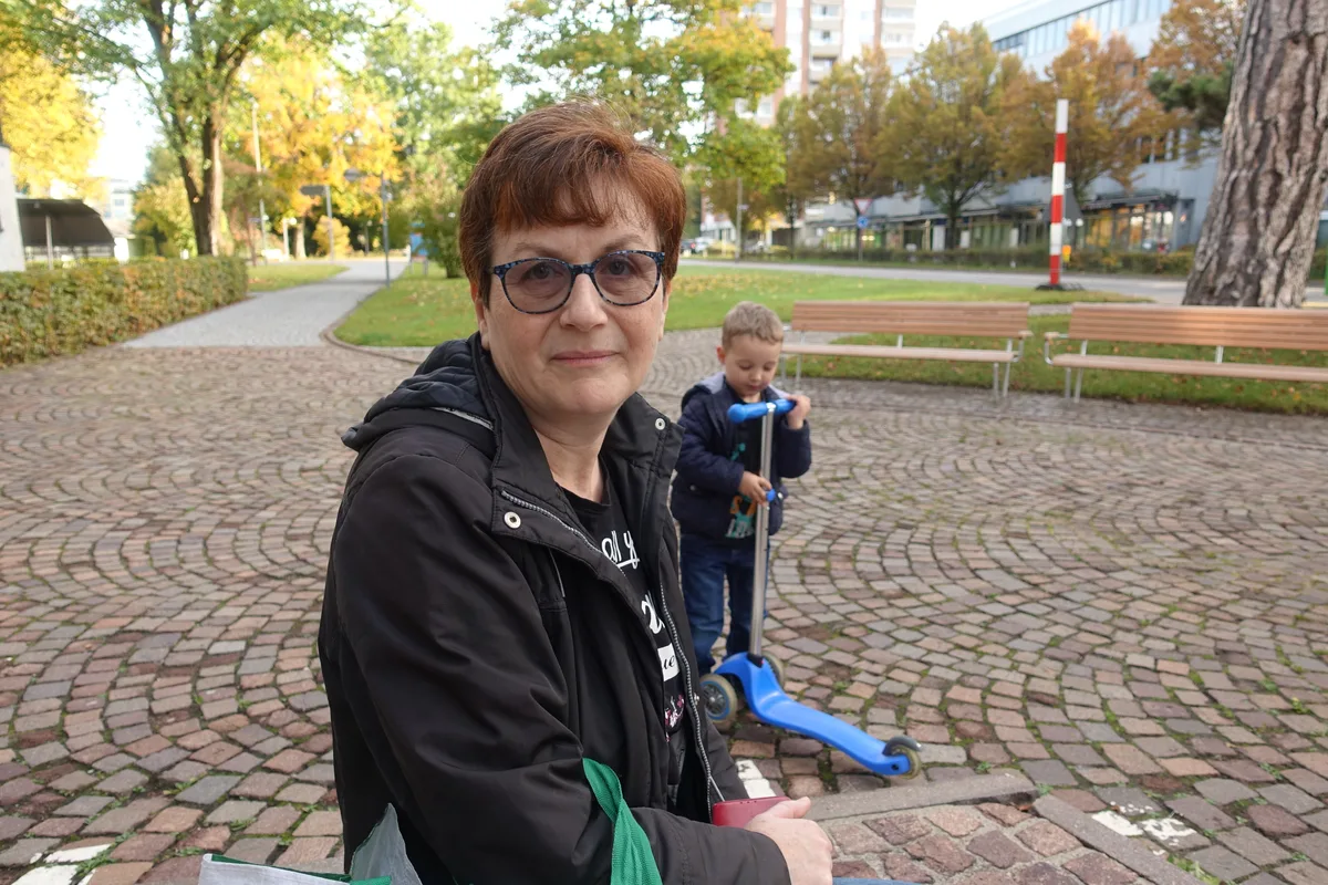 Marta Buoso sucht bei der Stadtverwaltung in Wetzikon nach Antworten.