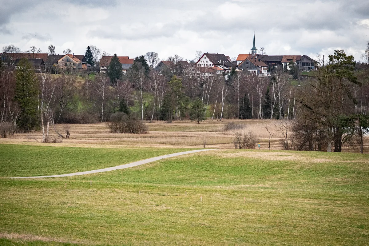 An diesen Stellen sollen die neuen Feld- und Velowege durch das Erholungsgebiet führen. An diesen Stellen sollen die neuen Feld- und Velowege durch das Erholungsgebiet führen.