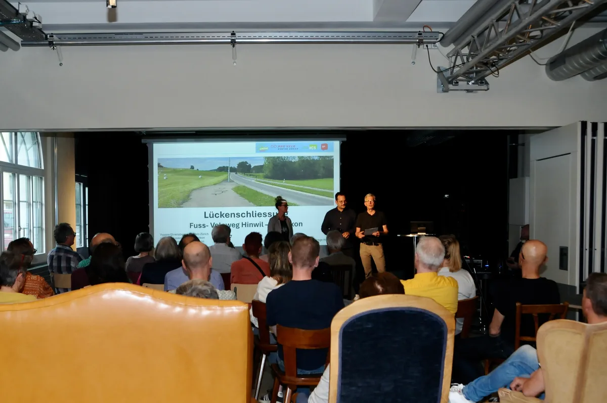 Viele Fragen beschäftigten die Teilnehmer an der Veranstaltung zum Veloweg Hinwil-Wetzikon.