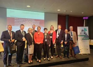 21948253-2 Anna Berwert (4. von links) am polnischen Wirtschafts- und Technologieforum in Bern.