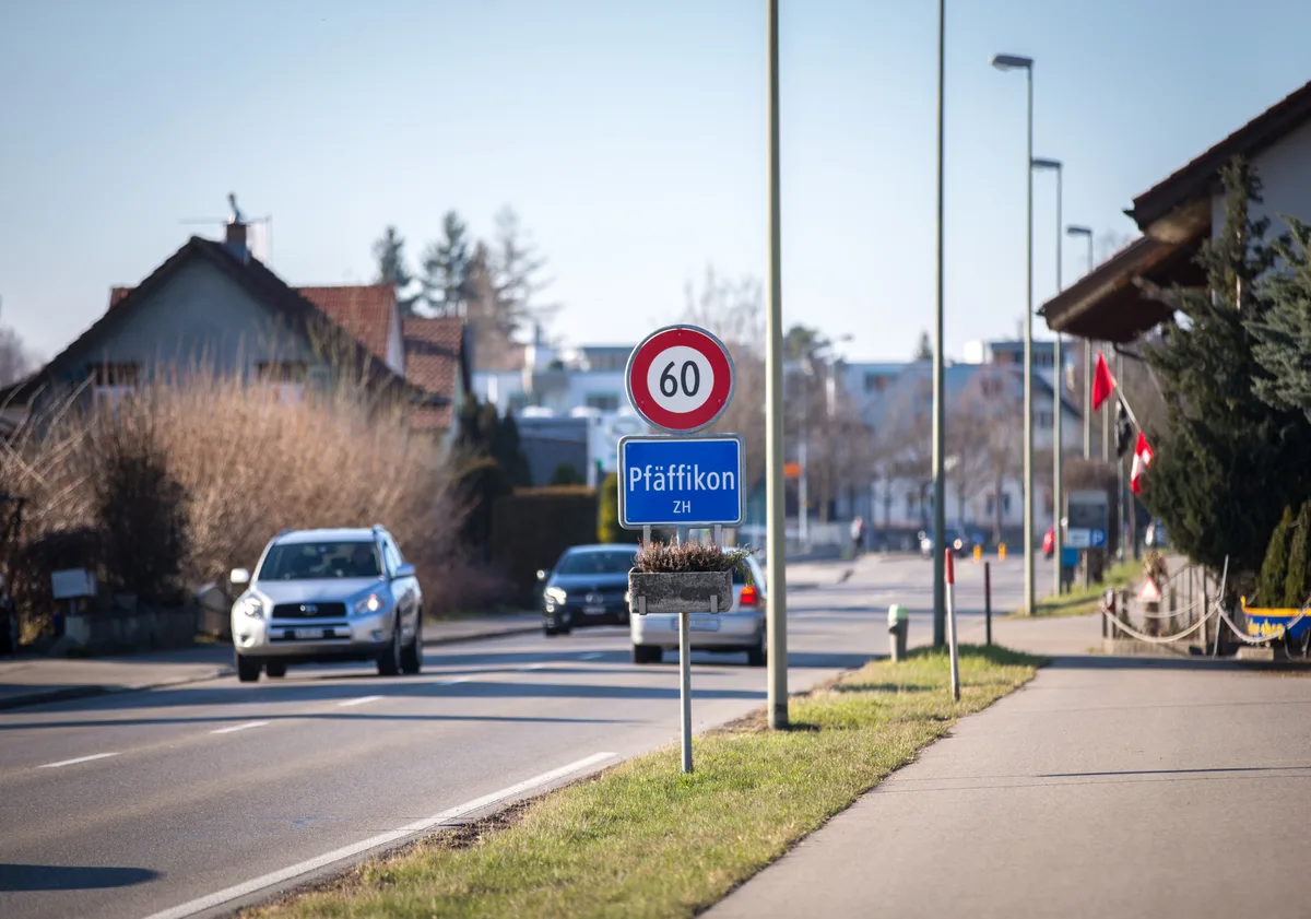 Ortsschild Pfäffikon