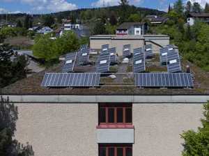 Photovoltaik Anlage der Solarus auf dem Wettsteinschulhaus Photovoltaik Anlage der Solarus auf dem Wettsteinschulhaus