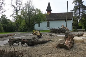 Das Areal bei der Kapelle Rikon nach der Umgestaltung durch eine Bauunternehmung. Das Areal bei der Kapelle Rikon nach der Umgestaltung durch eine Bauunternehmung.