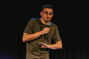 22043254-1 Matthias Hauser tritt mit seinem Solo-Programm im Chesselhuus in Pfäffikon auf.