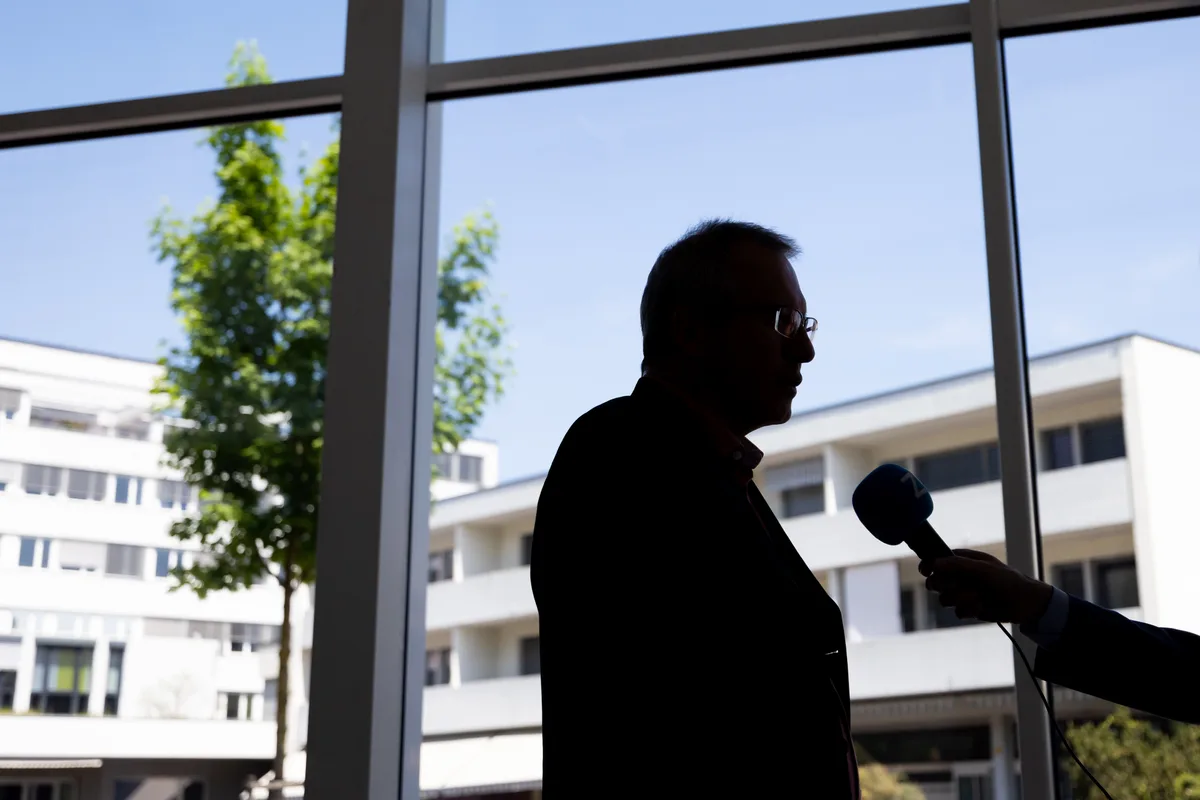 25665080-3 Samuel Wüst reagiert nach der Niederlage beim 2. Wahlgang für das Stadtpräsidium in Illnau-Effretikon