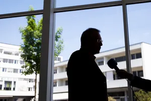 25665080-3 Samuel Wüst reagiert nach der Niederlage beim 2. Wahlgang für das Stadtpräsidium in Illnau-Effretikon