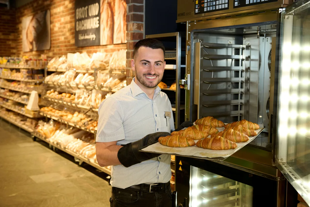 Geschäftsführer Nemanja Miljkovic freut sich über die Fertigstellung des neu umgebauten Coop in Kollbrunn. Geschäftsführer Nemanja Miljkovic freut sich über die Fertigstellung des neu umgebauten Coop in Kollbrunn.