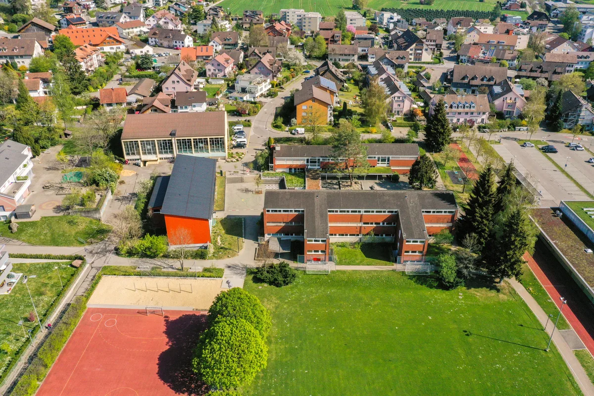 Die Weitsprunganlage kommt weg, dafür wird der rote Platz erweitert. (Archiv) Die Weitsprunganlage kommt weg, dafür wird der rote Platz erweitert. (Archiv)