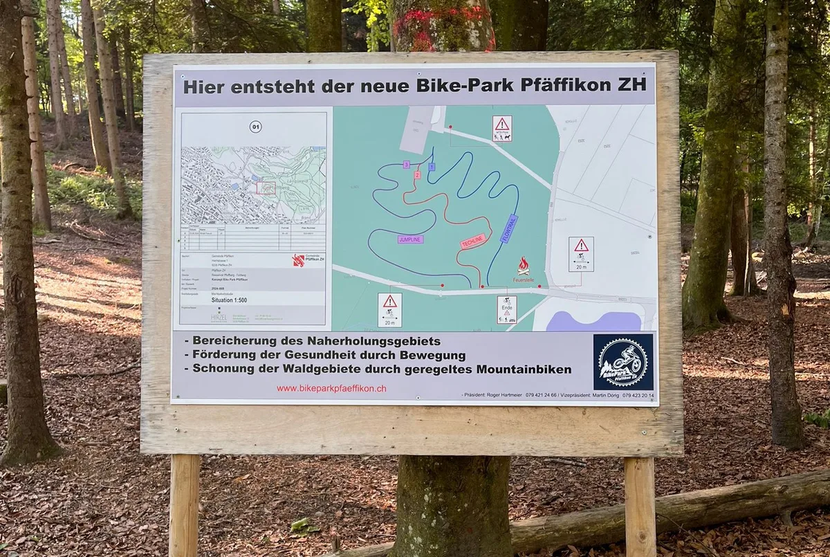 Tafel des geplanten Bikeparks in Pfäffikon Tafel des geplanten Bikeparks in Pfäffikon