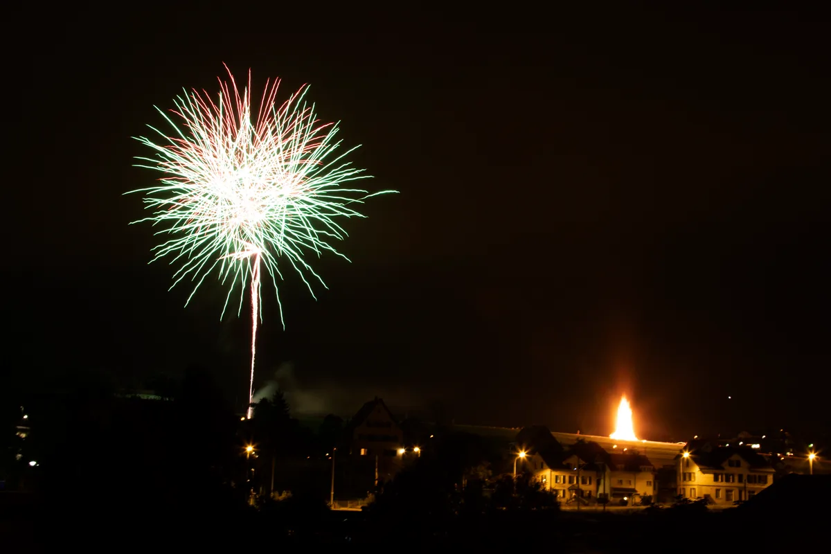 21237780-2 Feuerwerk ist in Greifensee bald passé. Ob es an den Feiertagen 2026 knallen darf, ist noch unklar. (Archivfoto)