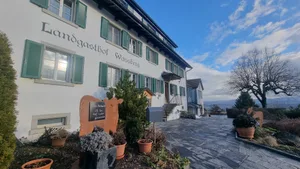 Impressionen aus dem Hotel Wassberg in Maur. Impressionen aus dem Hotel Wassberg in Maur.