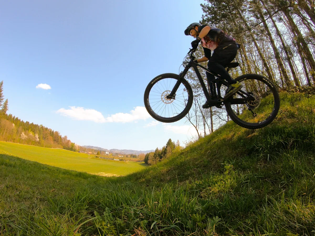 Nur fliegen ist schöner: Die neue Bikesaison kann beginnen.