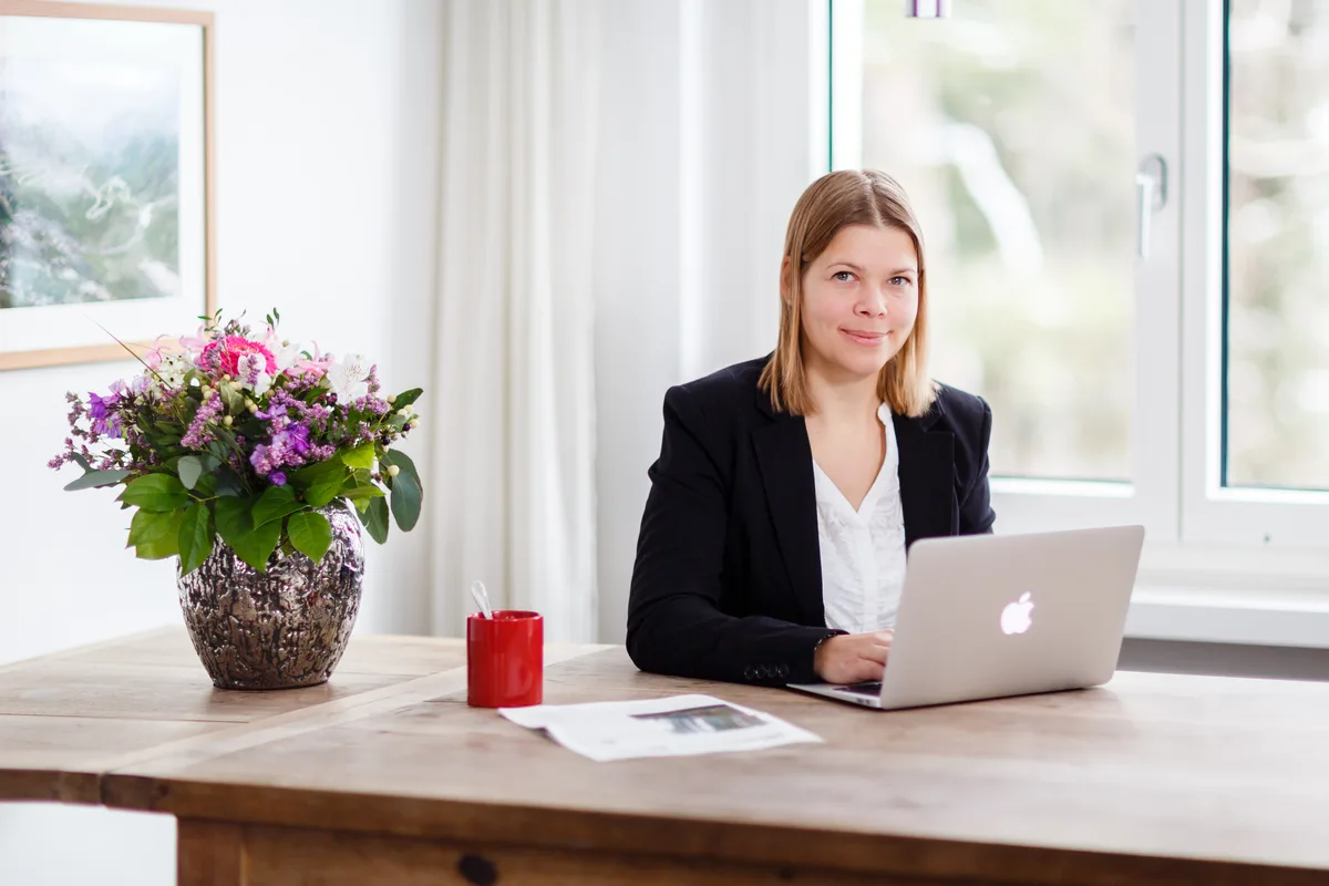 10691842-1 Porträt von Annette Schär. Die neue Chefredaktorin der „Maurmer Post“