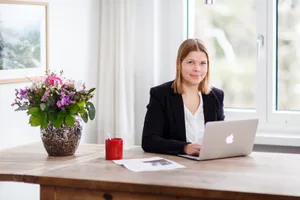 10691842-1 Porträt von Annette Schär. Die neue Chefredaktorin der „Maurmer Post“