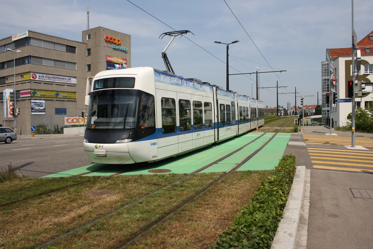 Glattalbahn Ringstrasse, neue grüne Markierung