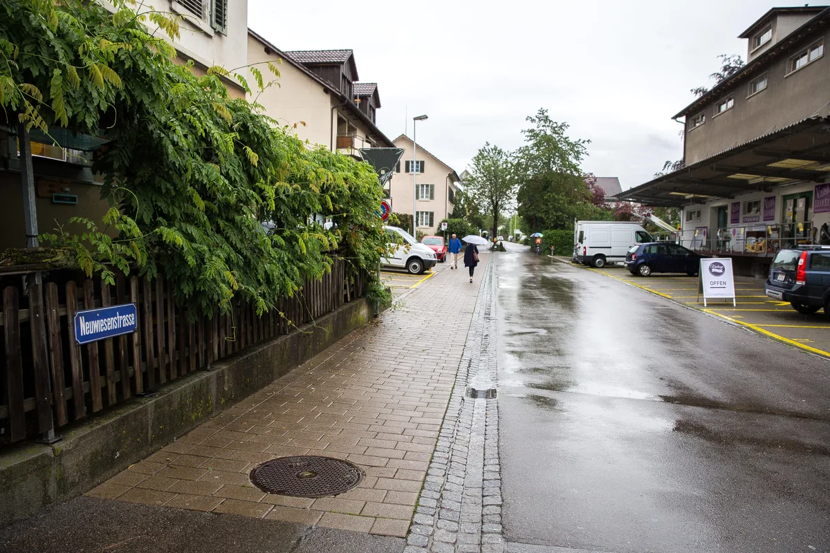 23923336-3 Die Neuwiesenstrasse soll demnächst in eine Tempo 30 Zone geändert werden.