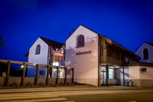 Bushaltestelle Mönchhof Bushaltestelle Mönchhof