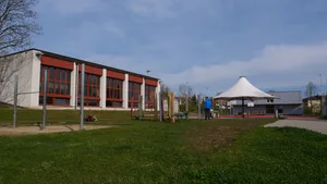 Die Schulanlage Bützi soll erweitert werden. Die Schulanlage Bützi soll erweitert werden.
