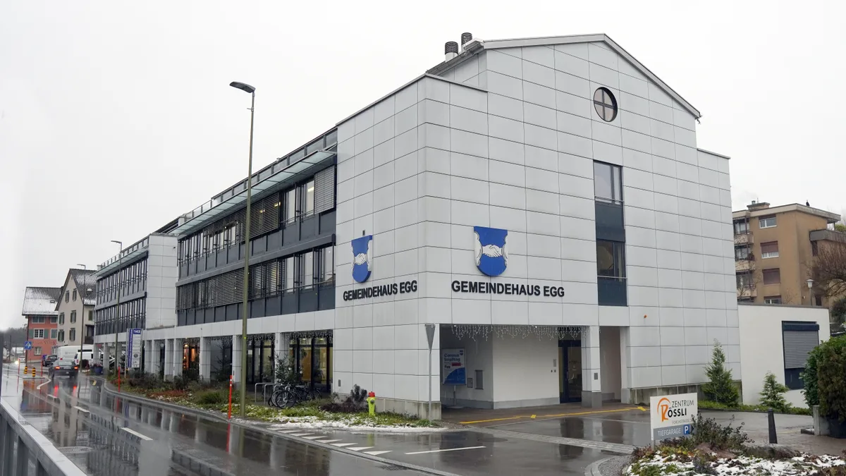 Ein Egger Bürger will mit seiner Einzelinitiative die Finanzbefugnisse der Gemeindeversammlung deutlich einschränken. (Archiv) Ein Egger Bürger will mit seiner Einzelinitiative die Finanzbefugnisse der Gemeindeversammlung deutlich einschränken. (Archiv)