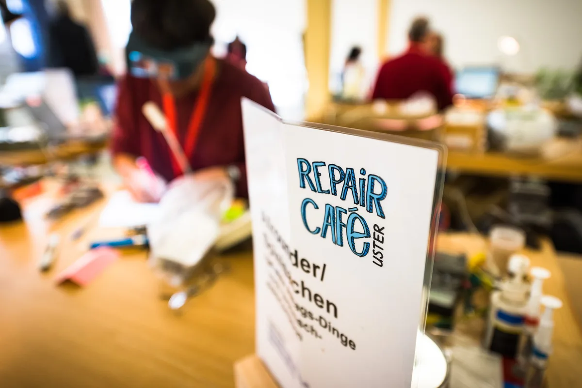 22414721-2 Eindrücke vom zweiten Repair Cafe - Anlass (Auf dem Bild: Martin Flüeler)
