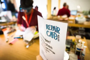 22414721-2 Eindrücke vom zweiten Repair Cafe - Anlass (Auf dem Bild: Martin Flüeler)