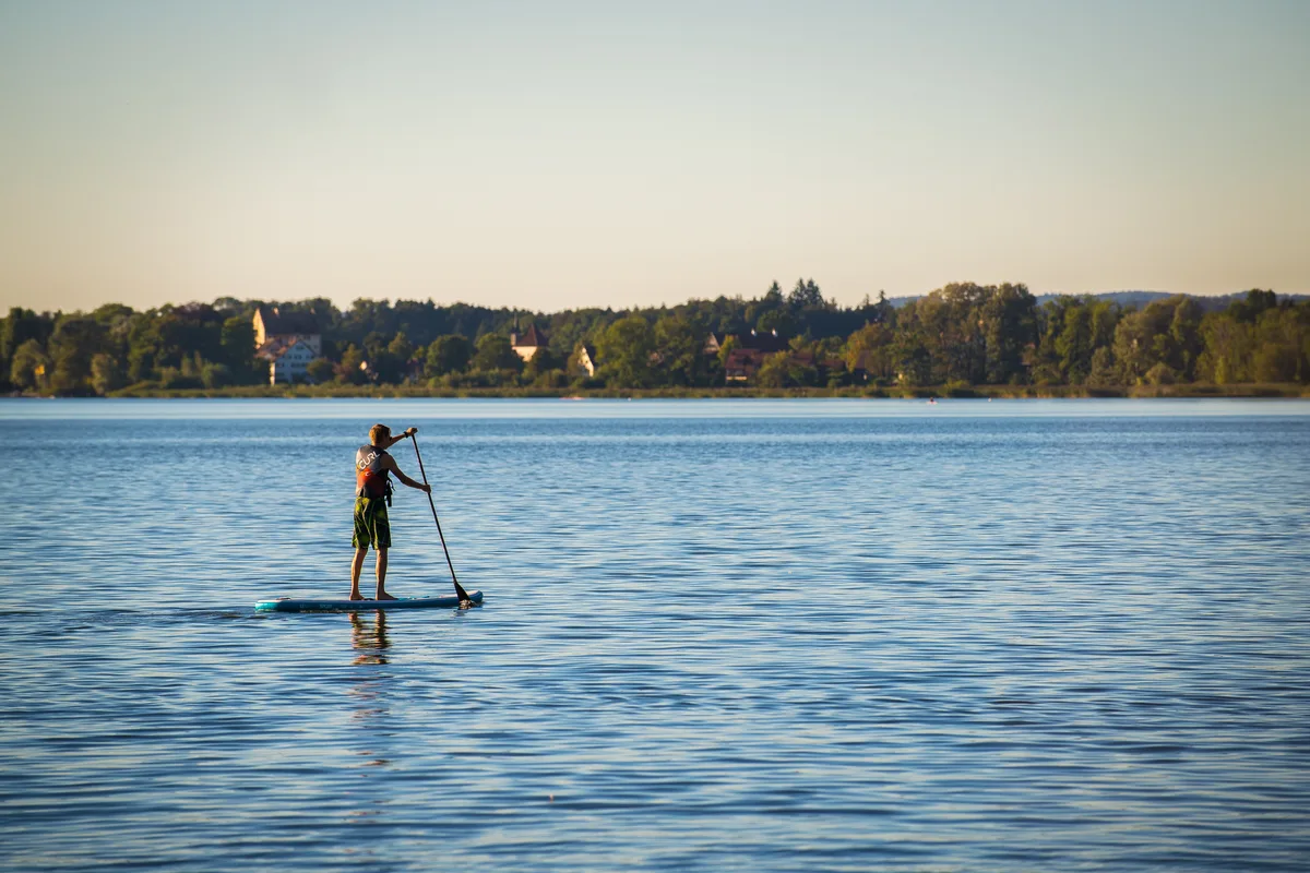 Sommer im Oberland:
Neben dem Strandbad Niederuster Sommer im Oberland:
Neben dem Strandbad Niederuster