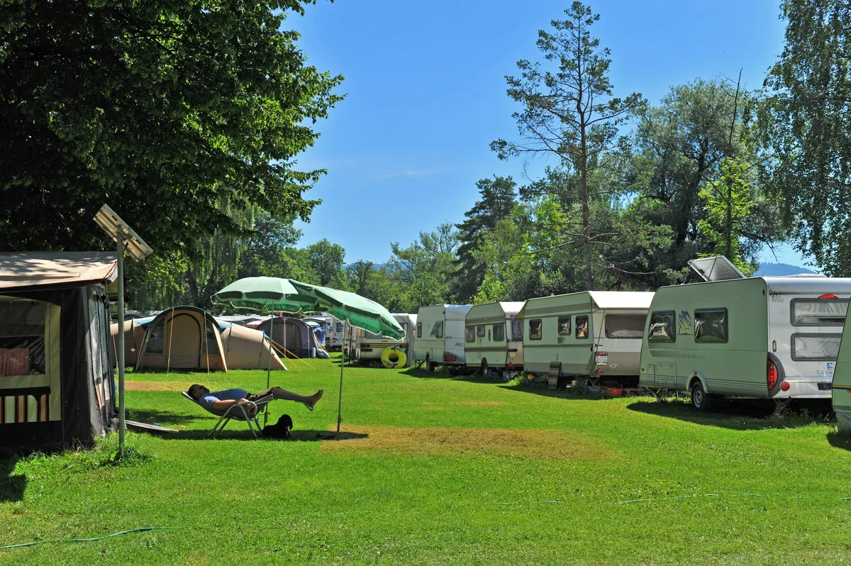 Ferien auf dem Campingplatz in Auslikon. (Sommerserie)