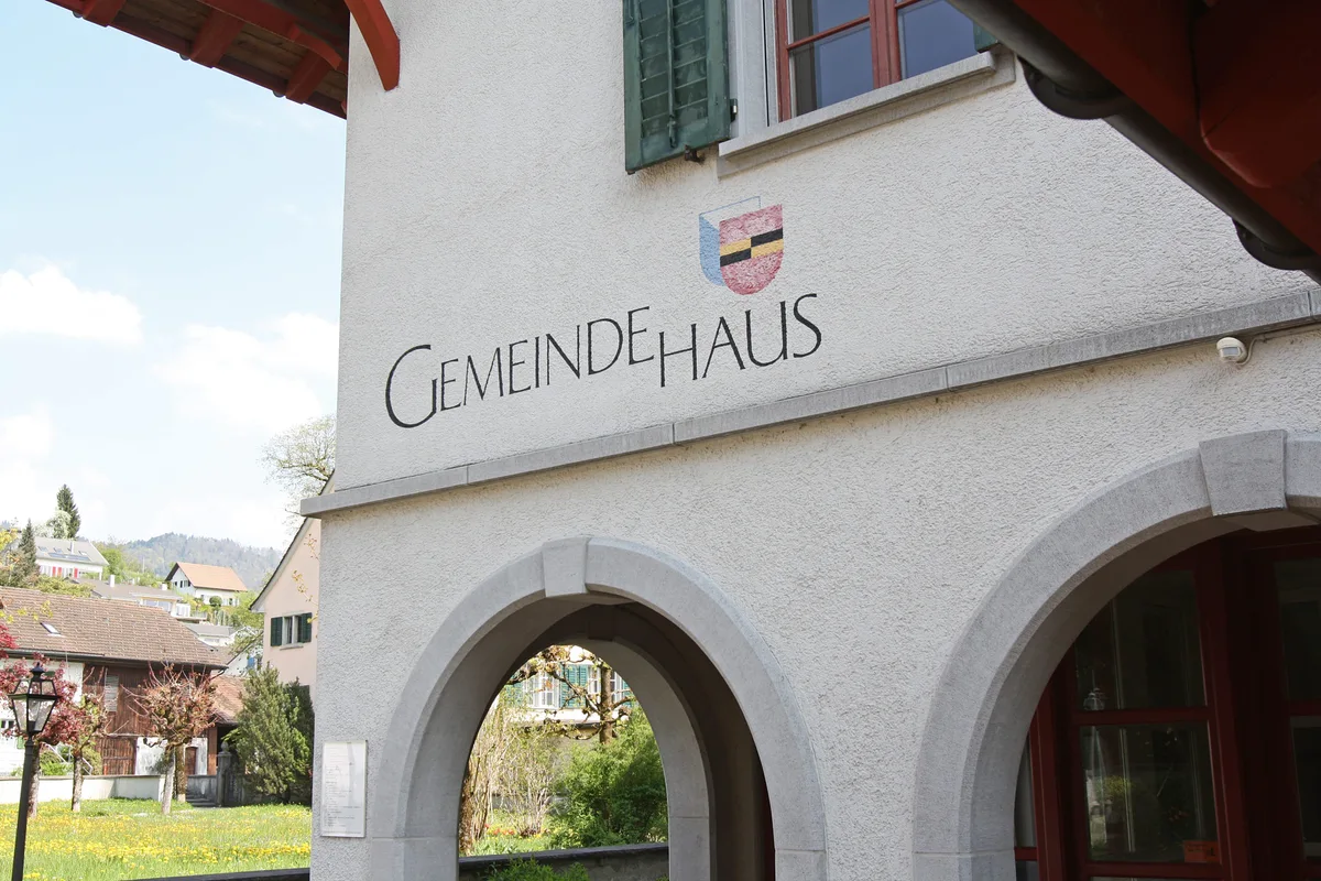 Ein Gemeindehaus von aussen.