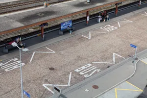 Bahnhof Wetzikon Bushof Busbahnhof Bus Fussgängerstreifen Bushaltestelle Bahn Bahnlinie Verkehr Bahnhof Wetzikon Bushof Busbahnhof Bus Fussgängerstreifen Bushaltestelle Bahn Bahnlinie Verkehr