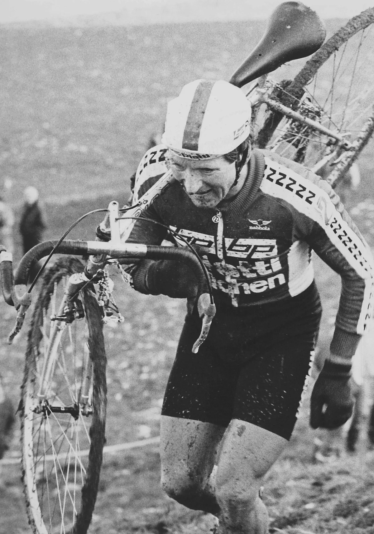 Die Bedingungen an den Radquer-Rennen waren so, wie das Wetter jeweils spielte, was die Fahrer auch mal zum Absteigen zwang. Peter Frischknecht