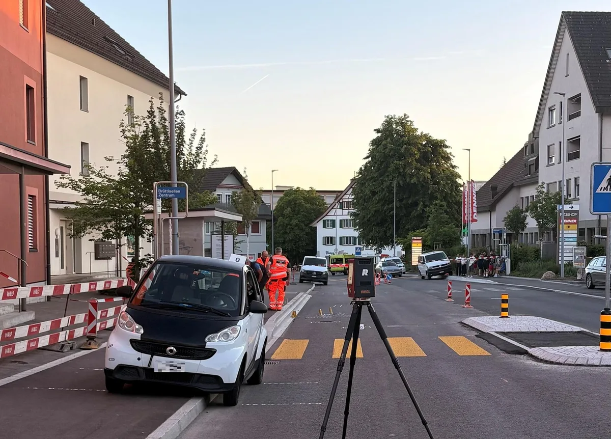 30659241-3 In Brüttisellen wurde ein Kind bei einem Verkehrsunfall schwer verletzt.
